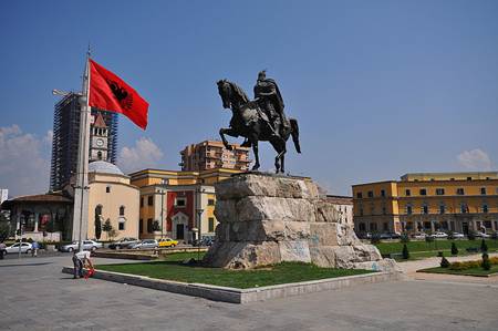 Viaje a Tirana, capital histórica de Albania