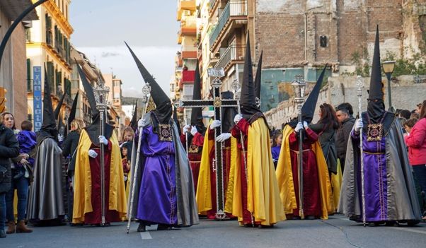 Nazarenos en la Semana Santa de Málaga