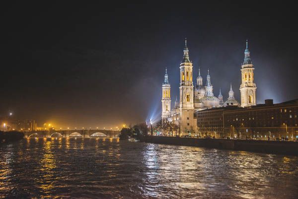 Qué ver en Zaragoza en 2 días: Basílica del Pilar de noche