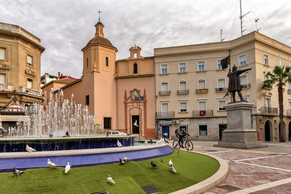 Plaza de las Monjas, estatua Cristóbal Cólon