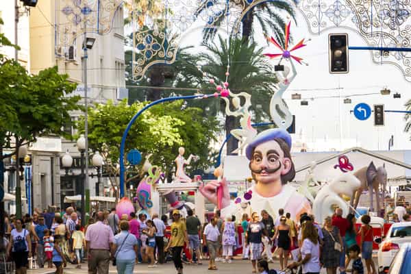 Hogueras de San Juan, Alicante, Fiestas Populares en Junio